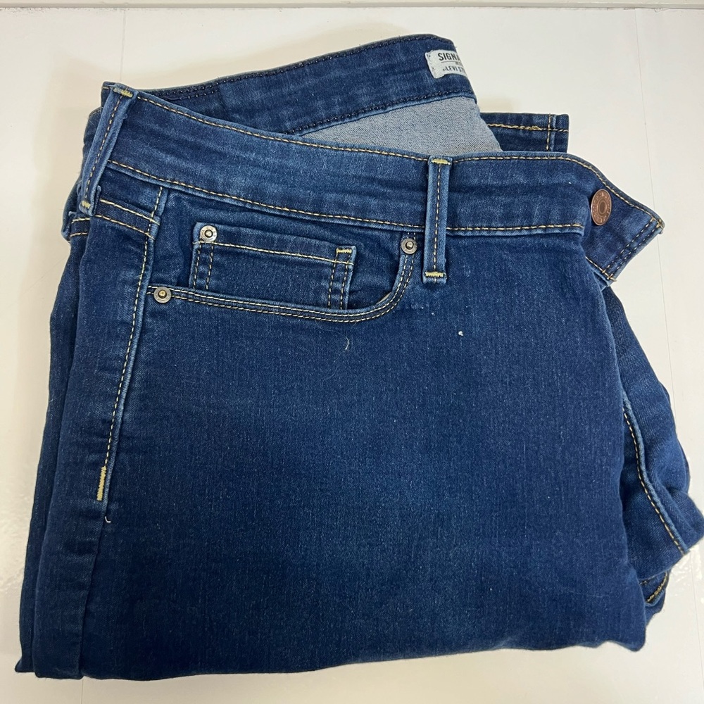 Levi signature jeans mid rise skinny size 14L